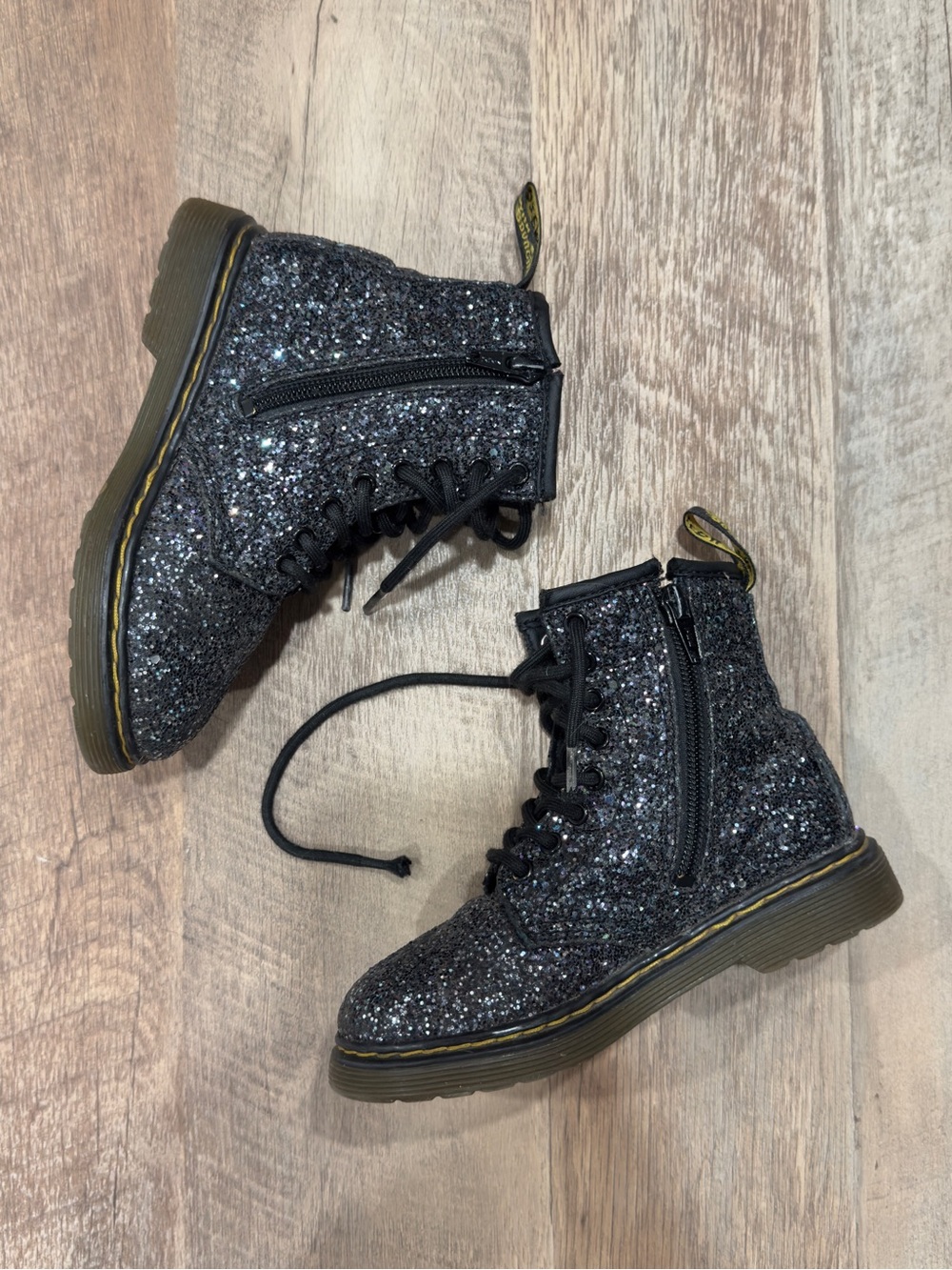 Dr. Martens Kids Youth Toddler Black Glitter Ankle Boots US Size 11 - Picture 2 of 8
